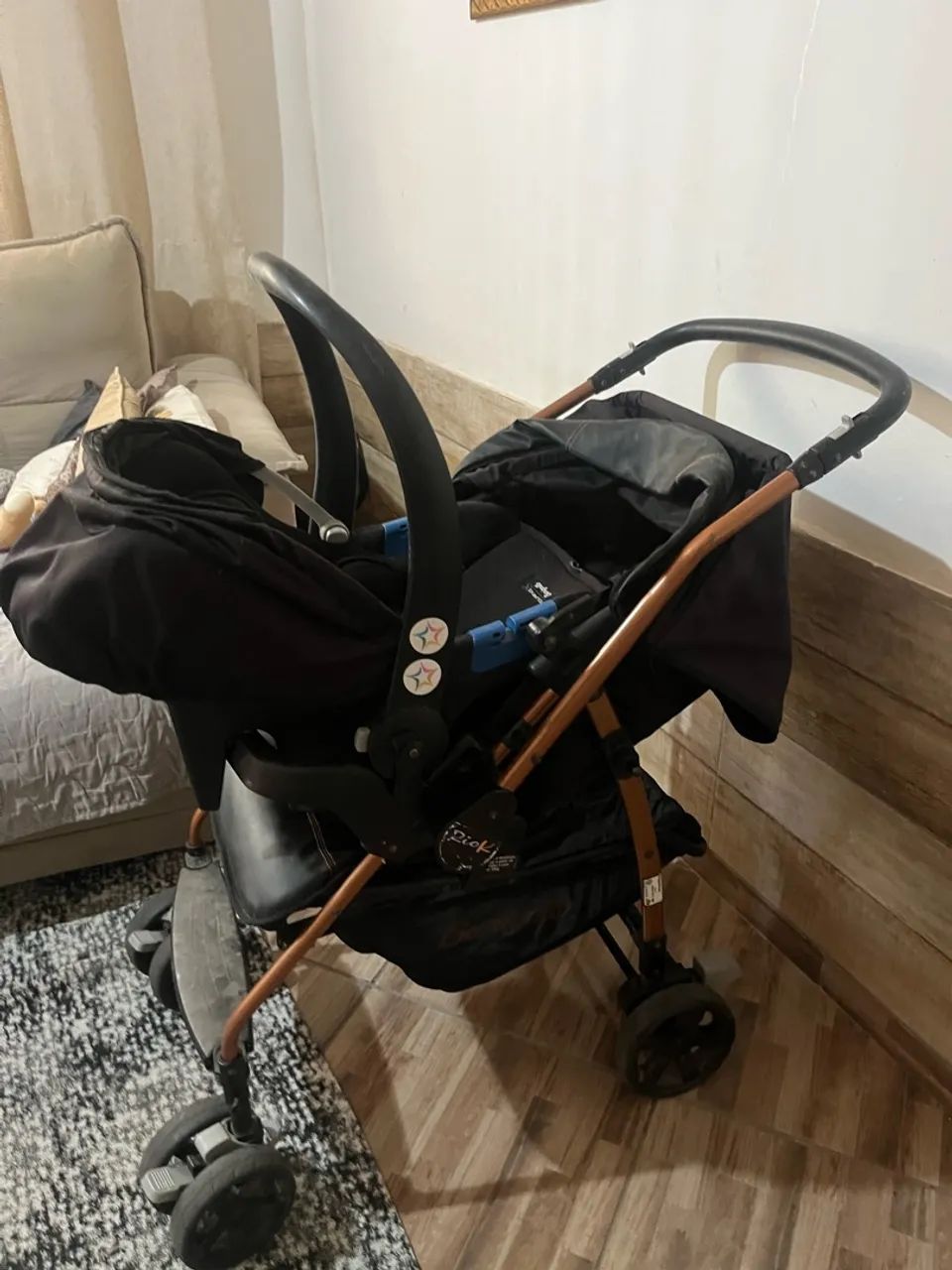 Carrinho de bebê e bebê conforto Burigotto 