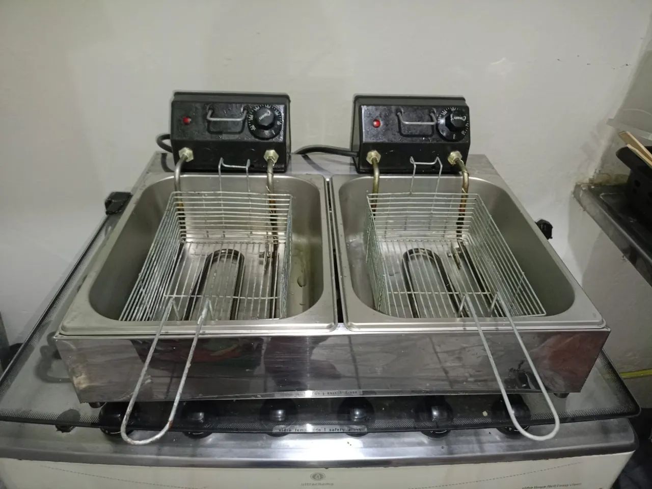 Fritadeira de 2 cubas 10litros