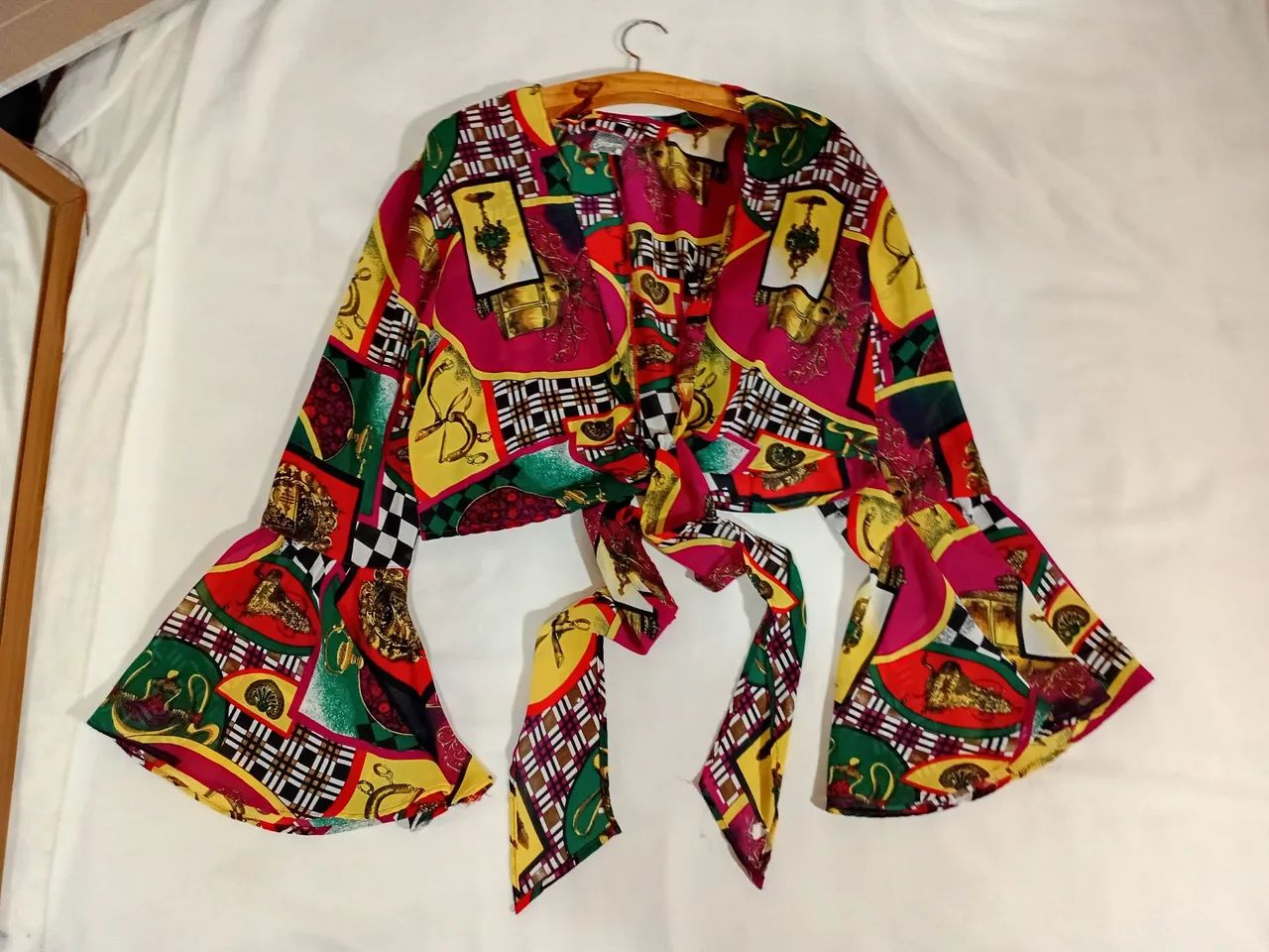 Blusa vintage mangas em sino - Foto 4