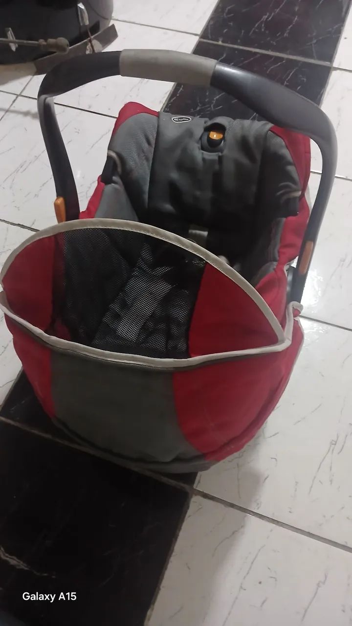Bebê Conforto Chicco KeyFit 30 com Base para Carro - Vermelho e Cinza