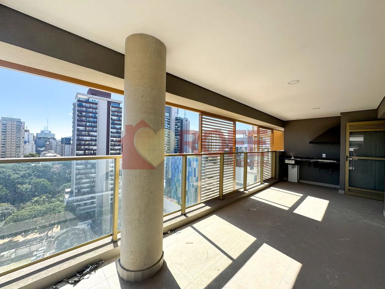 Apartamento à venda com 132m²,4 quartos, sendo 3 suites e 2 vagas - Foto 3