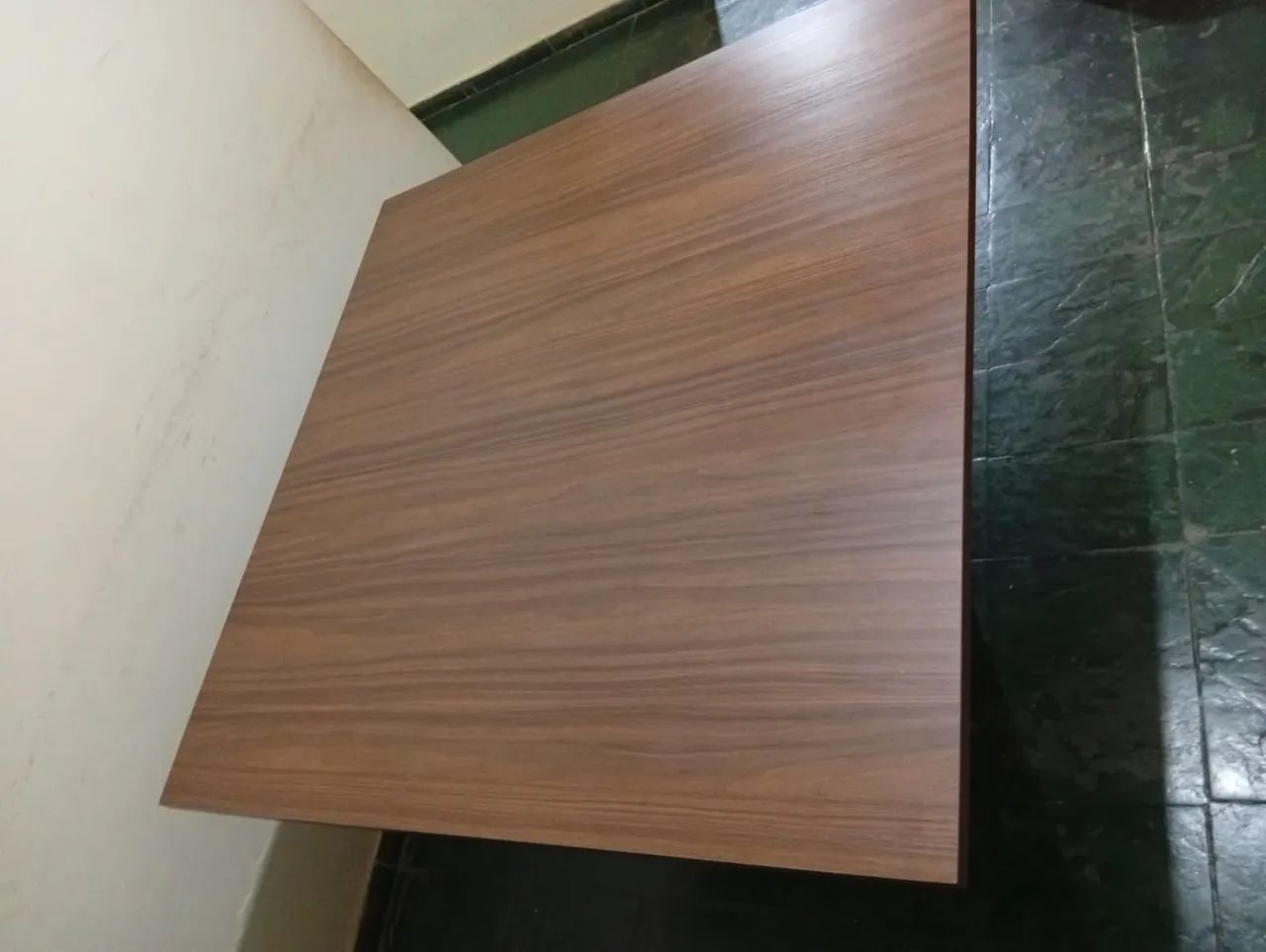 Vendo mesa em MDF para 8 lugares