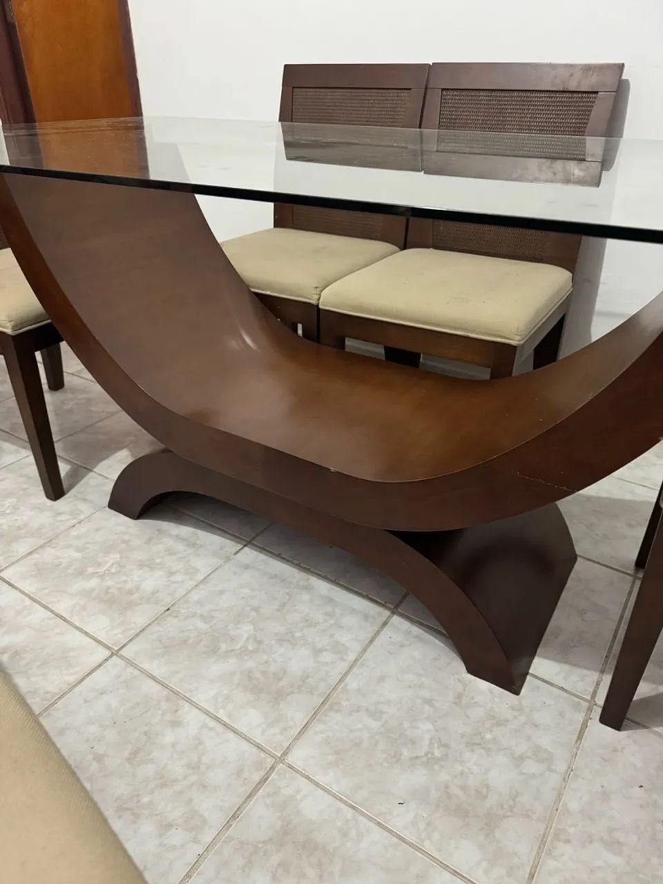 Mesa TAMPO DE VIDRO COM 4 CADEIRAS MADEIRA MACIÇA  - Foto 3
