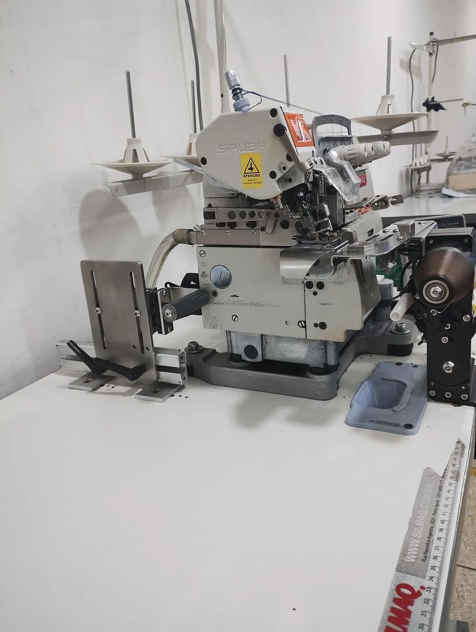 Máquina de costura overloque cilíndrica  - Foto 2