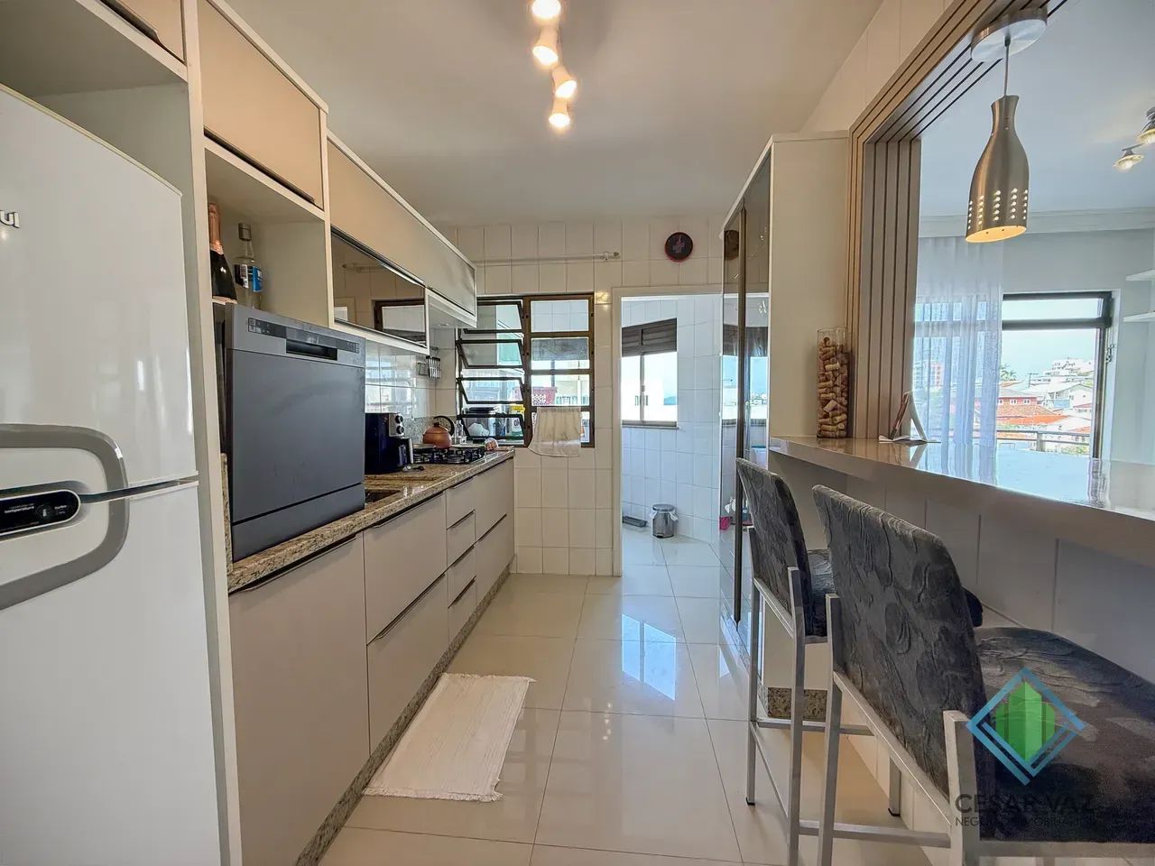 Imóvel para venda possui 86 metros quadrados com 3 quartos em Coqueiros - Florianópolis -  - Foto 5