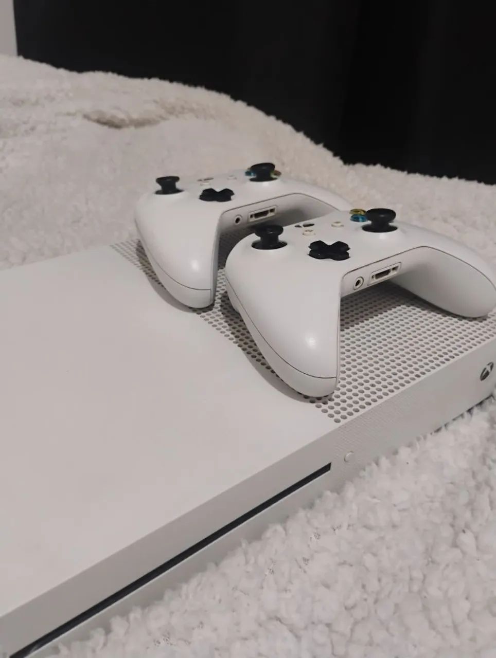 Xbox one S 1tb com dois controles 