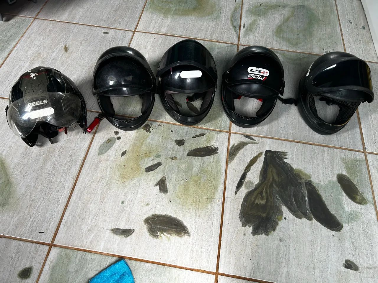 Capacetes (Uns é pra concerto )