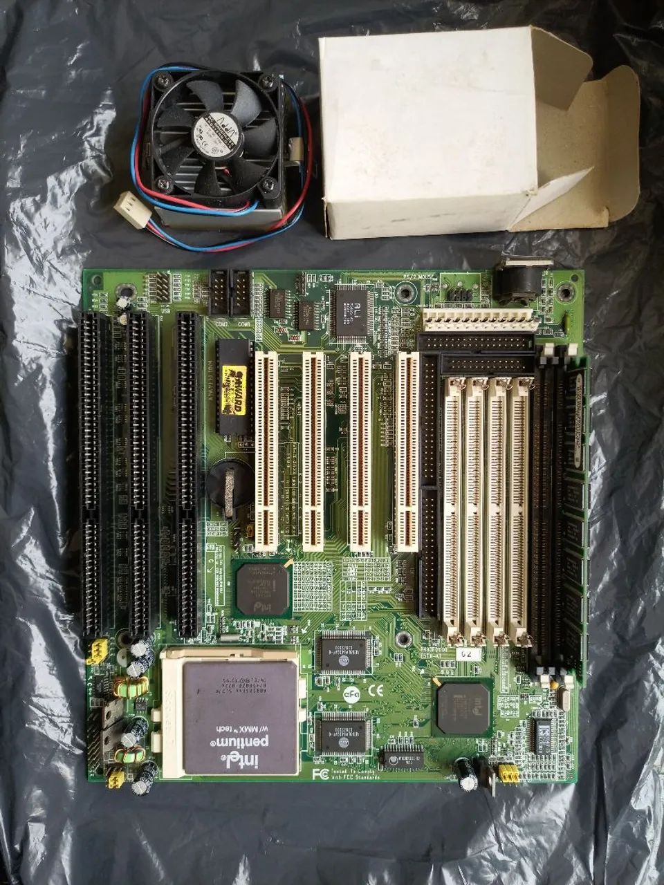 Placa mãe antiga EFA socket 7 P166 ISA - Foto 2