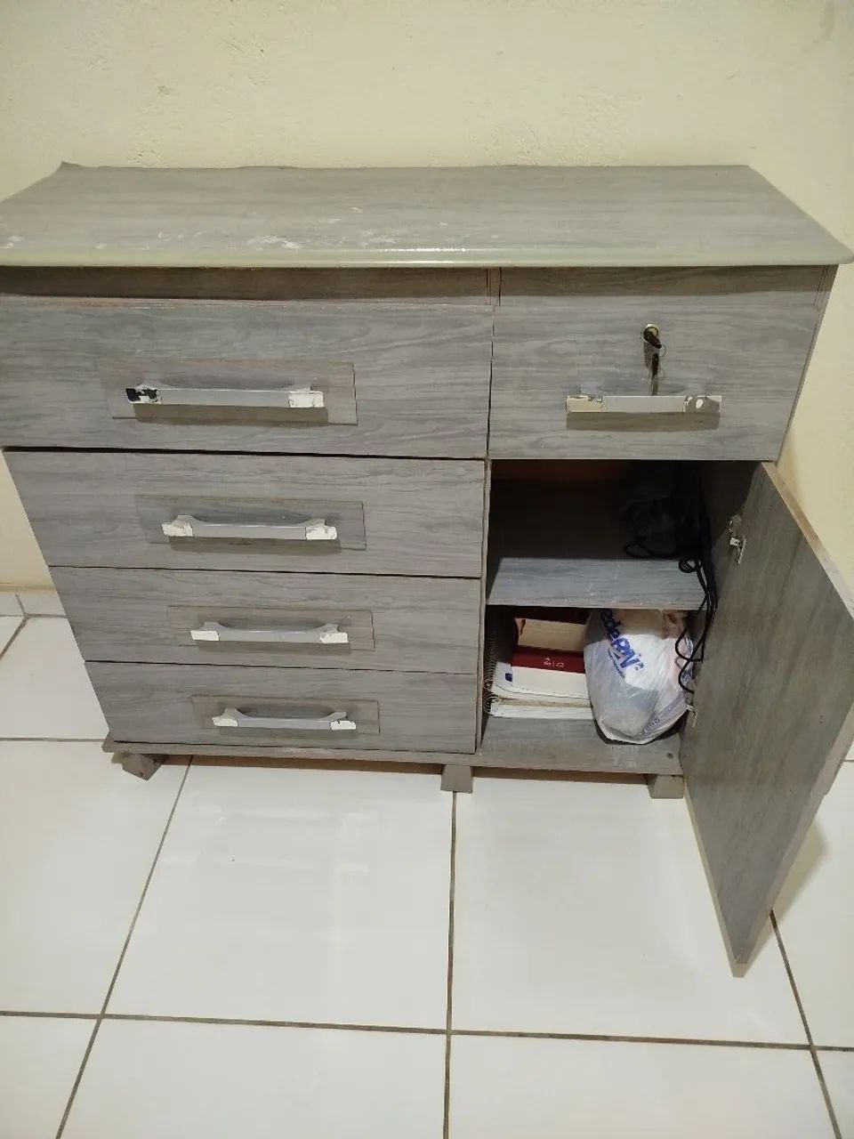 Vendo cômoda usada com avarias - Foto 2