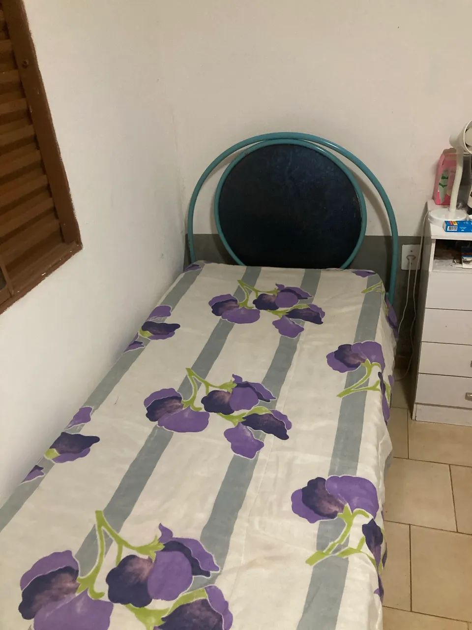 Cama de ferro solteiro 