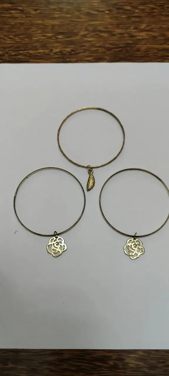 Kit com 3 Pulseiras Femininas Douradas Delicadas