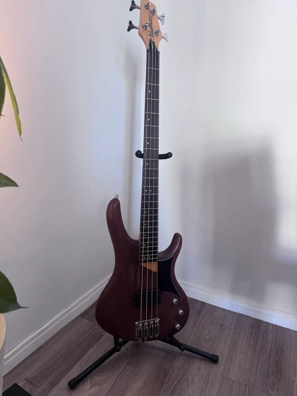 Contrabaixo Washburn Bantam RB2000