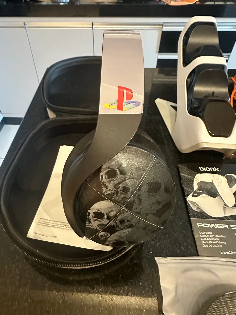 Fone Sony Pulse 3D Headset c/ Almofadas Extras e Carregador PS5 - Foto 4