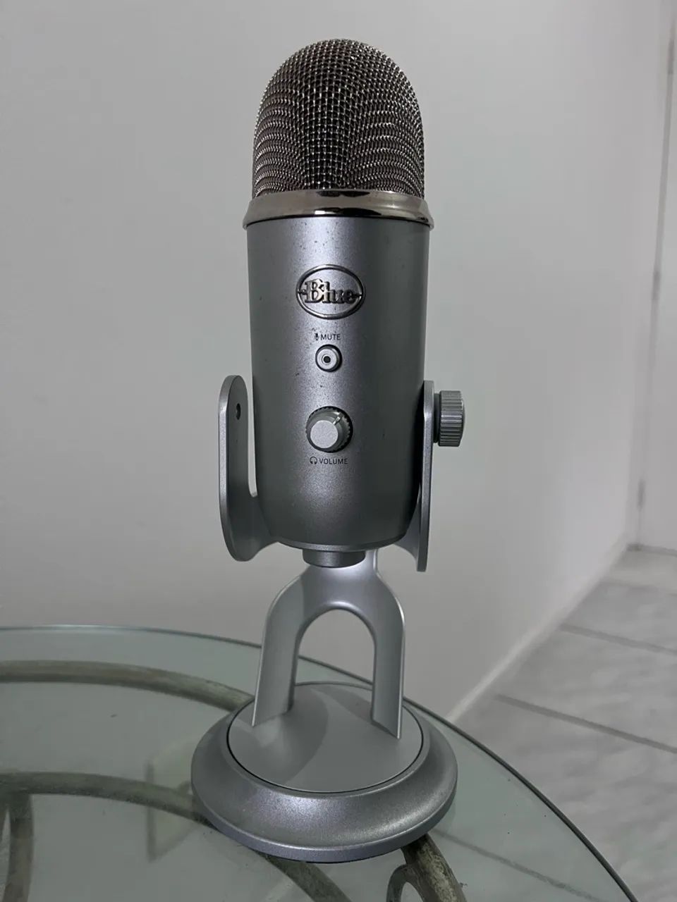 Microfone condensador Blue Yeti USB
