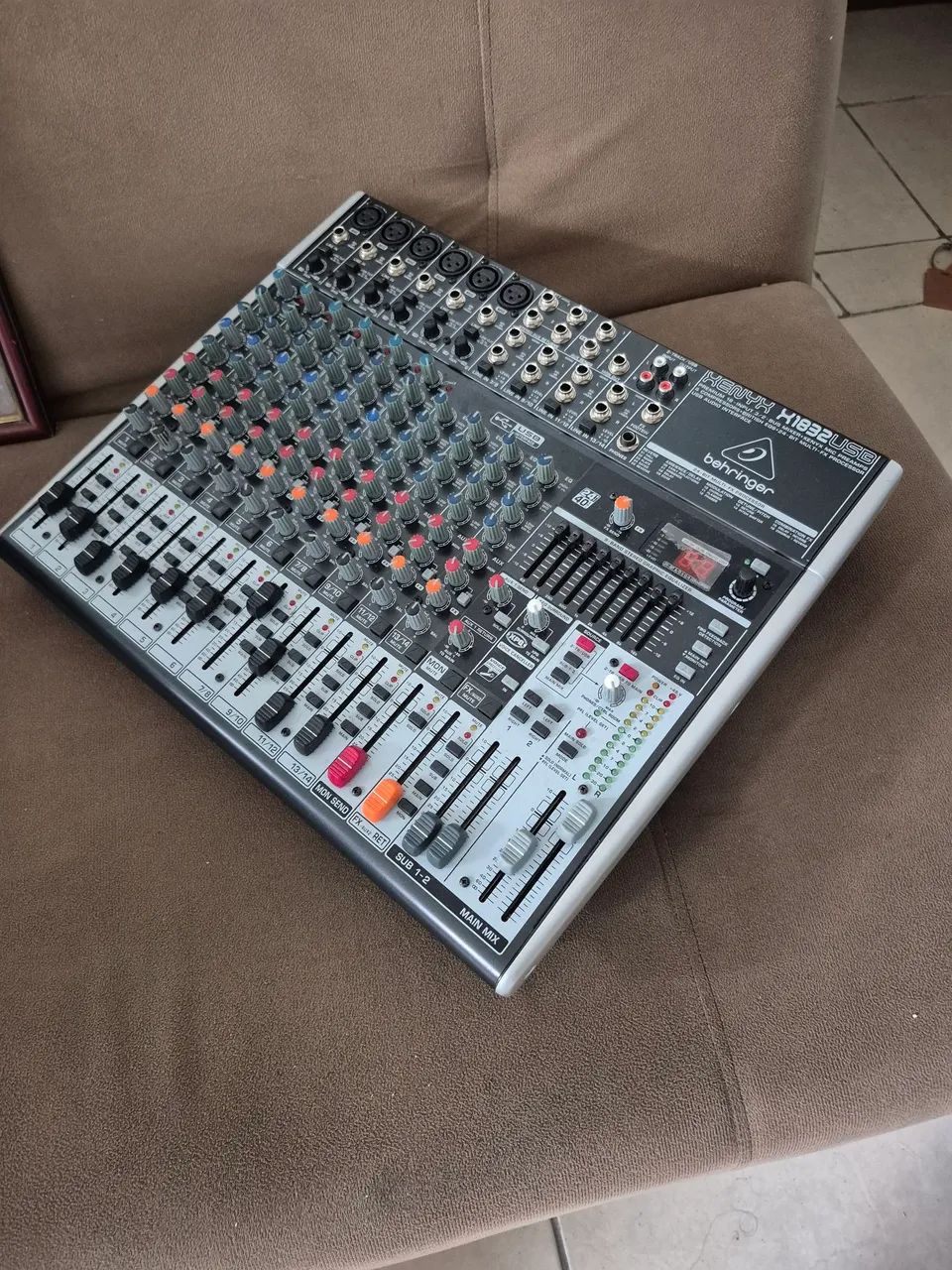 Mesa de Som Canais Begringer x1831 No preço 