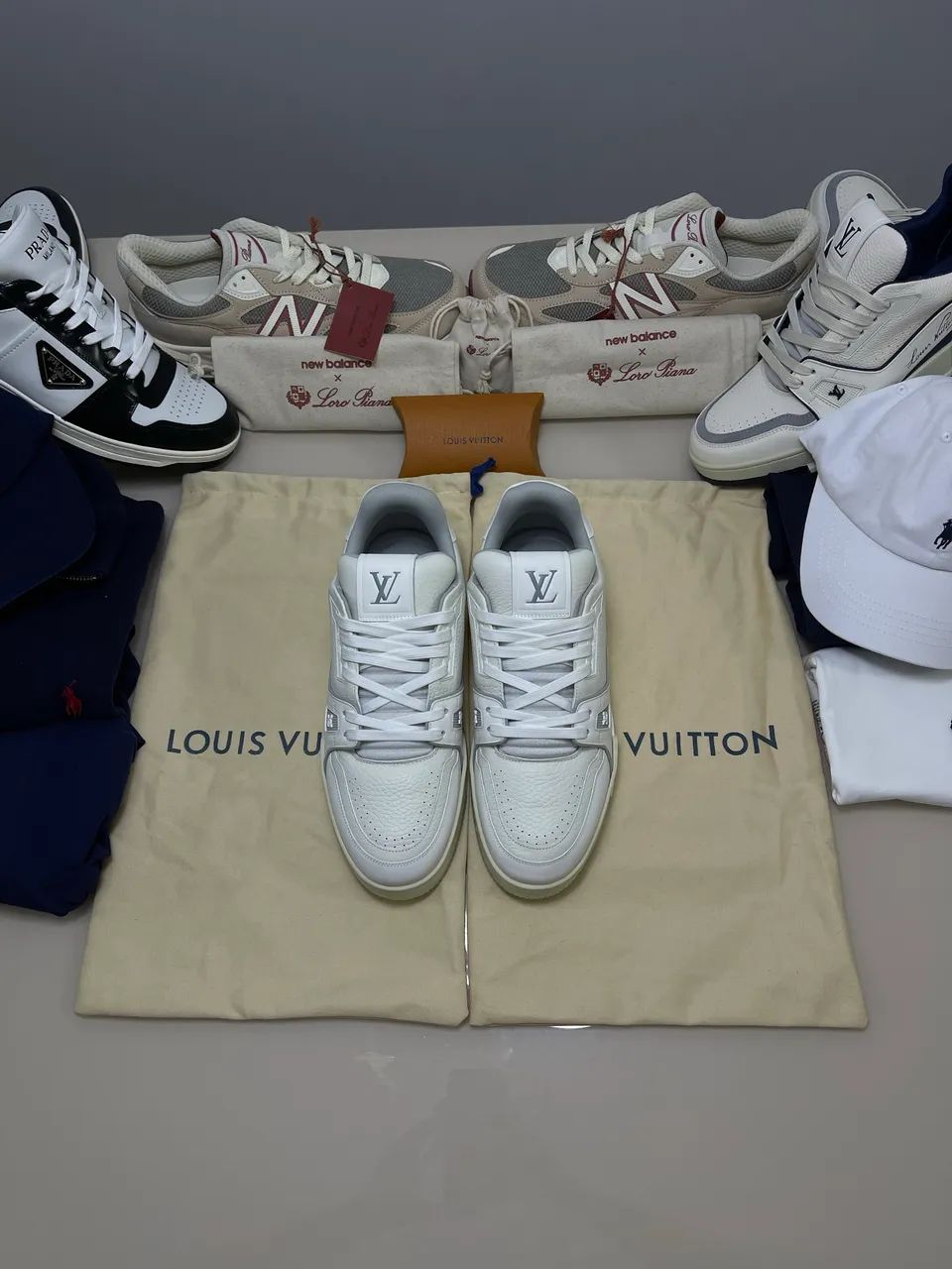 Louis Vuitton LV Trainer branco e cinza - Foto 3