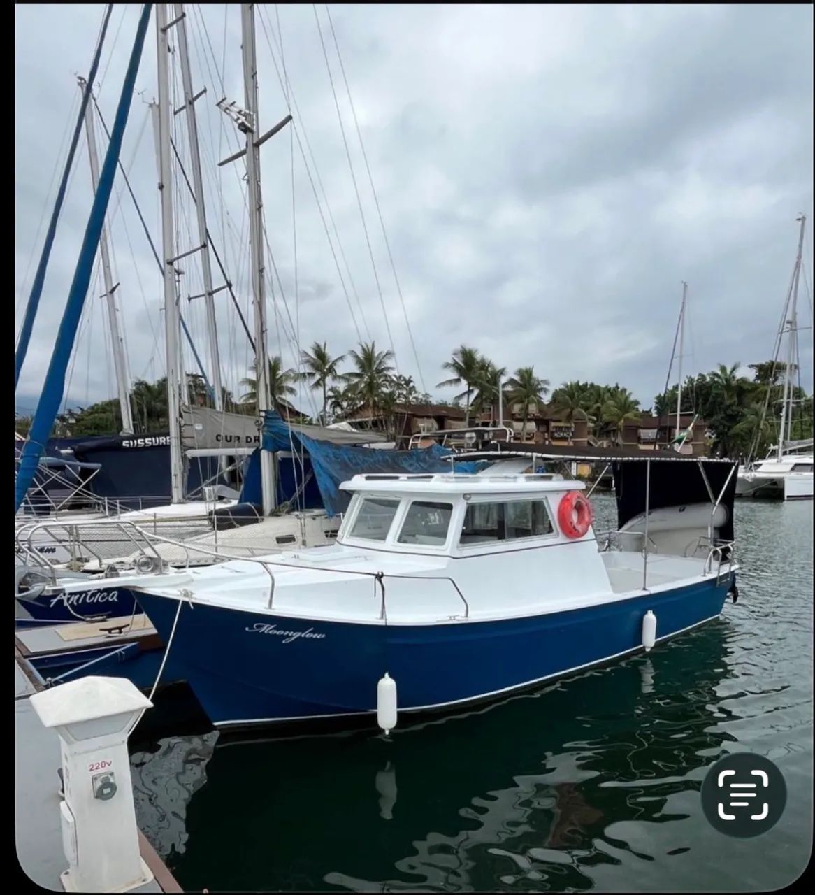 BARCO PARA PESCA E MERGULHO NO MAR