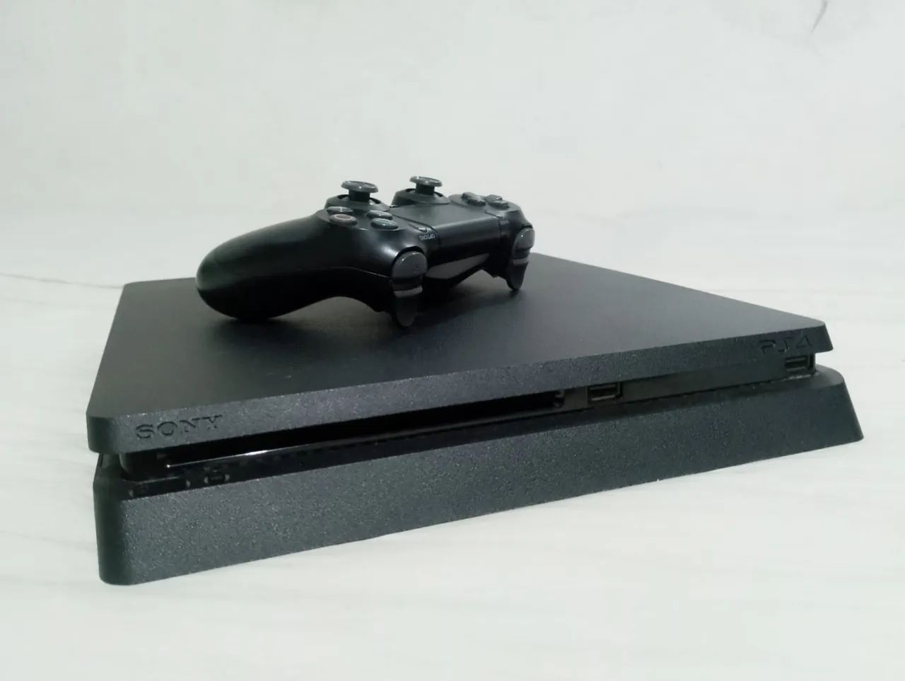 PlayStation 4 Slin