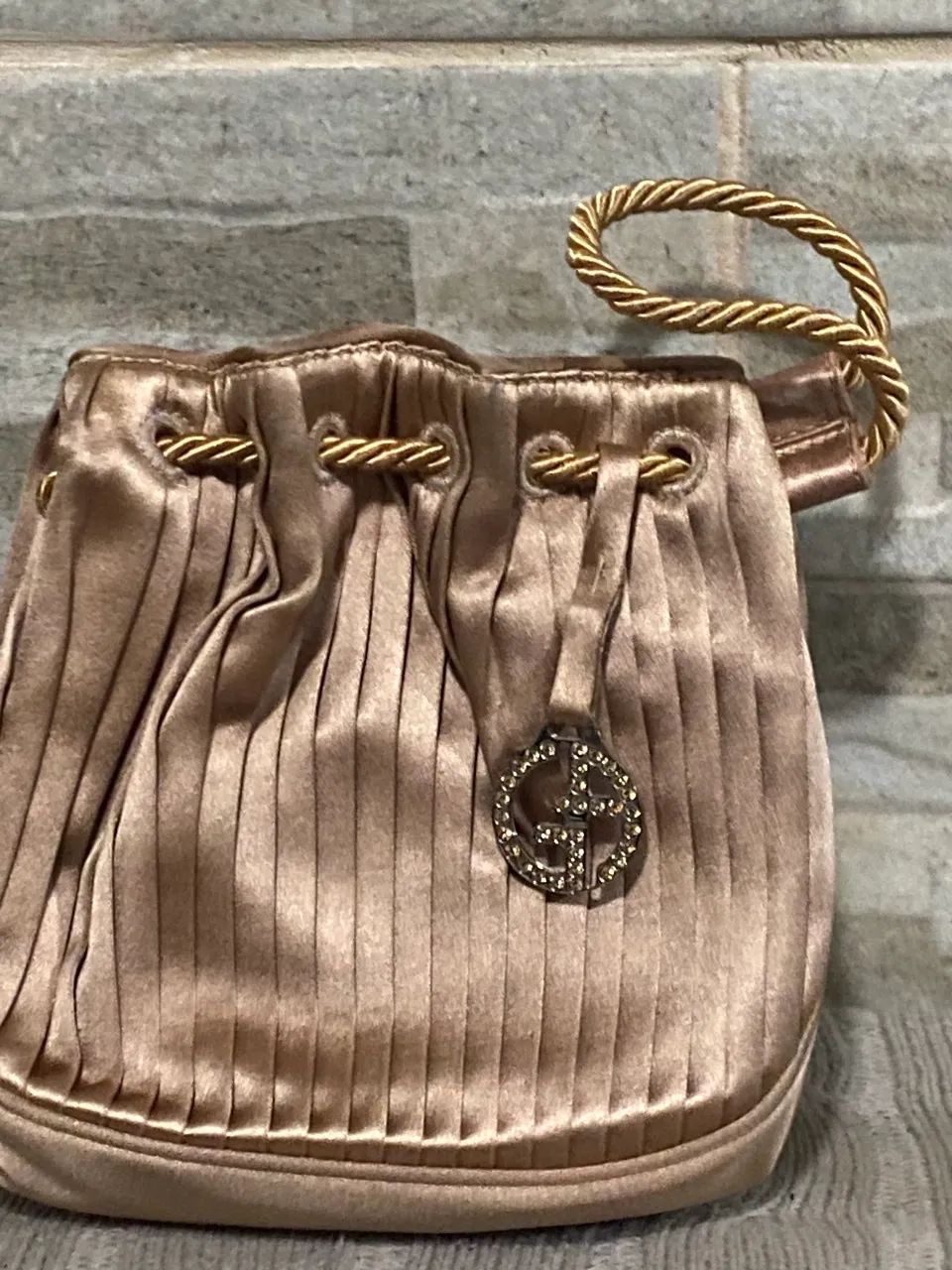 Bolsa estilo (bucket) da renomada grife Giorgio Armani - Foto 2
