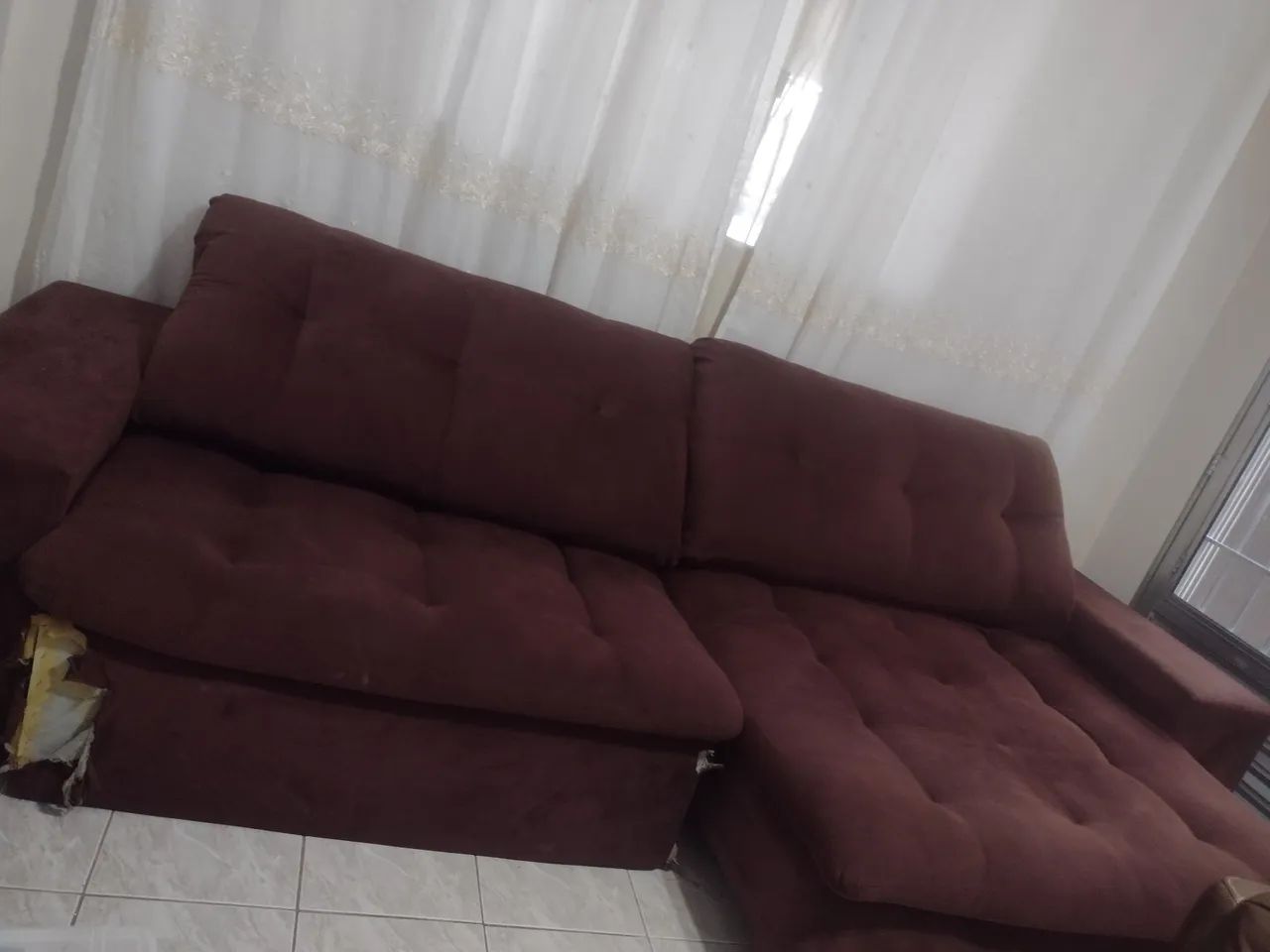 Vendo  sofá retrátil e reclinável com ascento aproximadamente para 5 a 6 pessoas 
