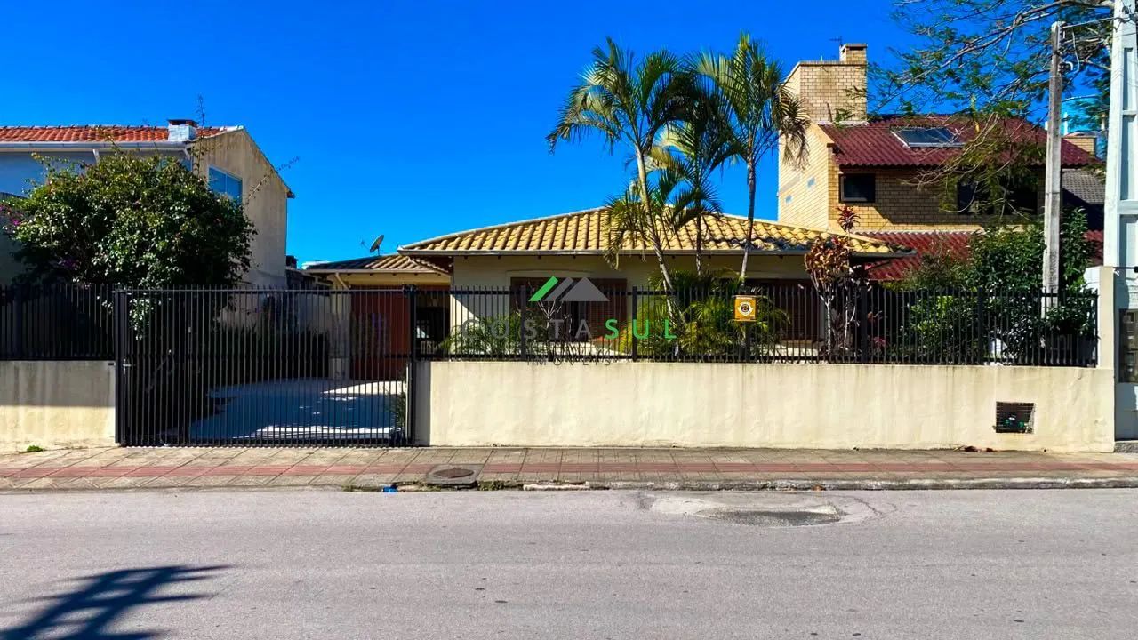 Casa térrea no centro de Garopaba,em terreno de 450m² a 480m da Praia - Foto 5