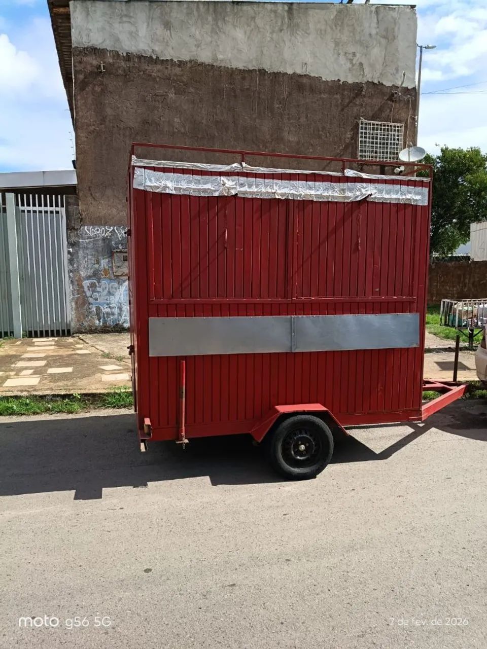 Trailer Food Truck 2,50 x 1,70 x 2,10 completo com tenda e jogo de mesas/ cadeiras. - Foto 4