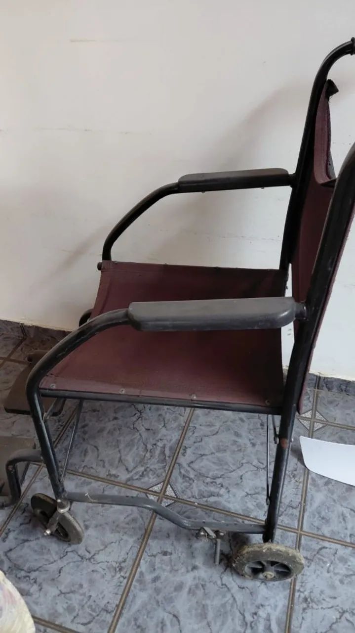 Cadeira de rodas prática 