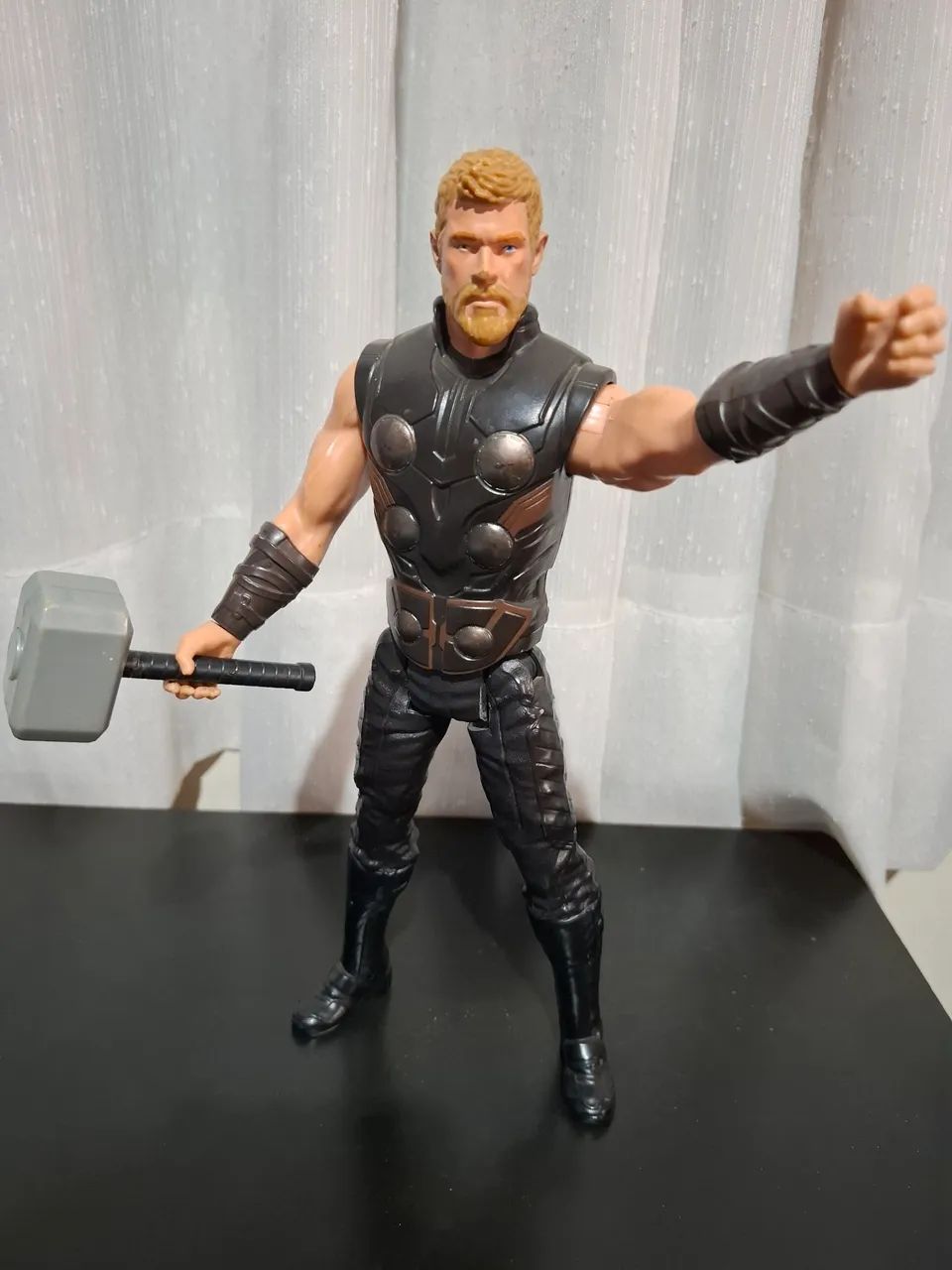 Boneco thor 30cm com martelo hasbro - Foto 2
