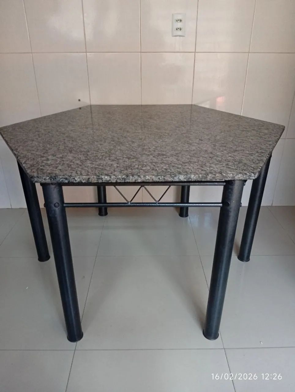 Mesa Tubular granito sextavada  - Foto 3