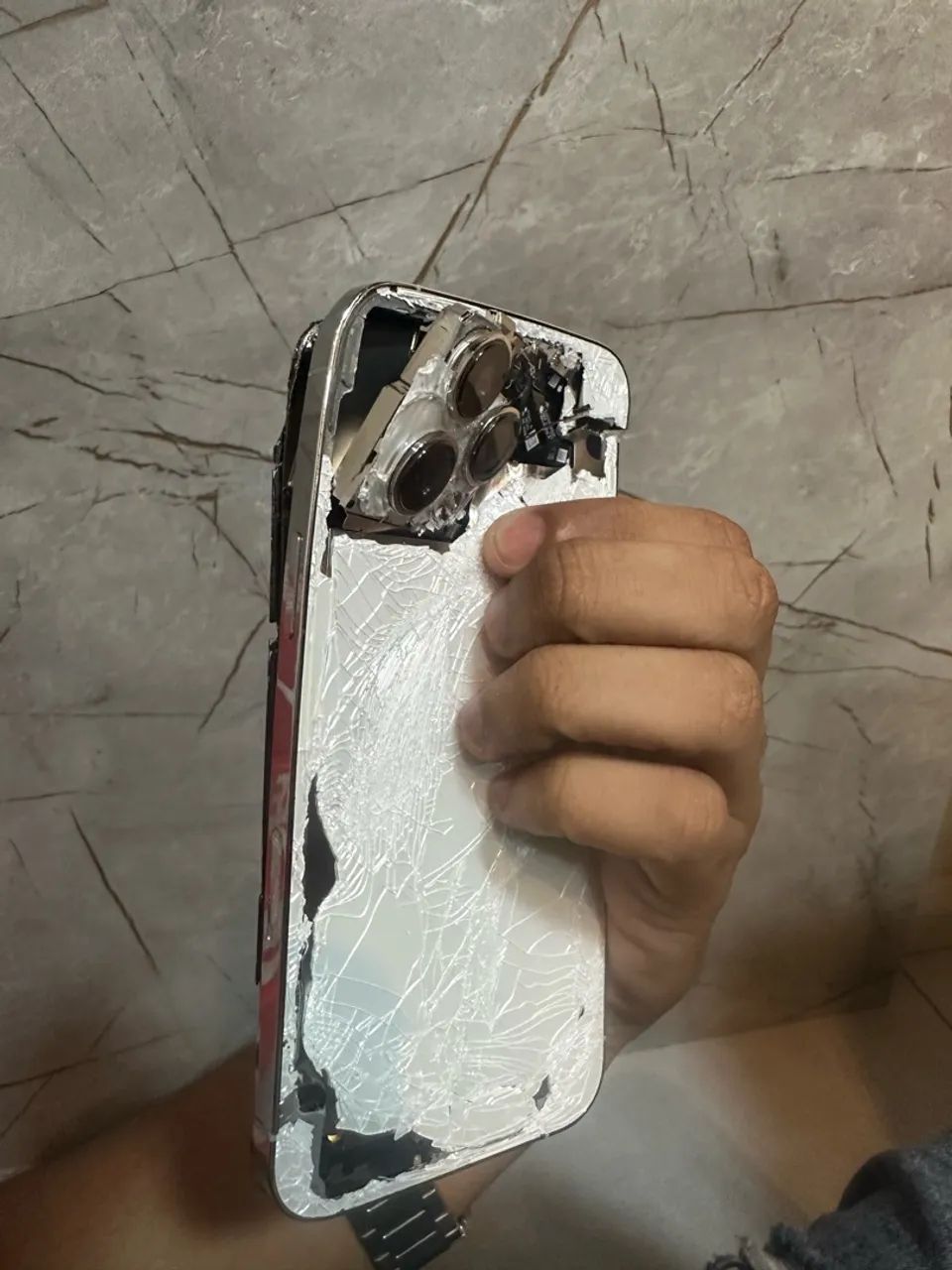 Iphone 13 pro max pra retirar peças - Foto 2