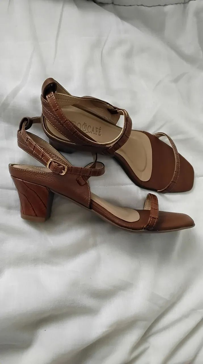 Sandália tamanho 35 - Foto 2