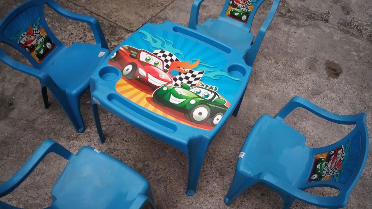 Jogo de mesa plástica infantil azul