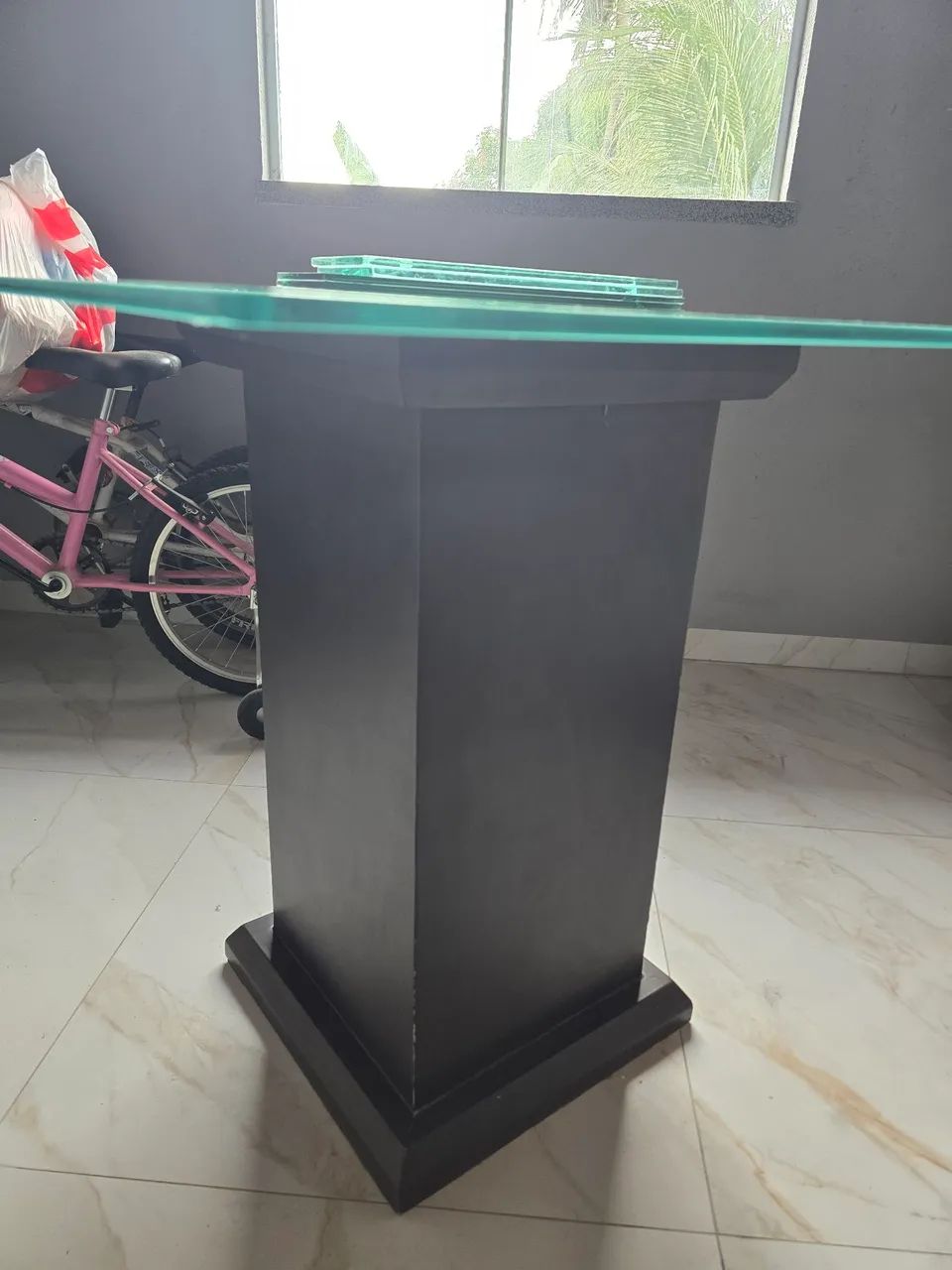 Mesa de vidro com base de madeira  - Foto 2