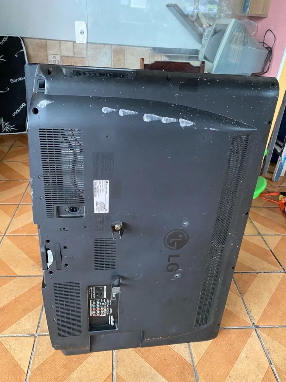 TV LG 42LH35FD, modelo de 42 polegadas. - Foto 3
