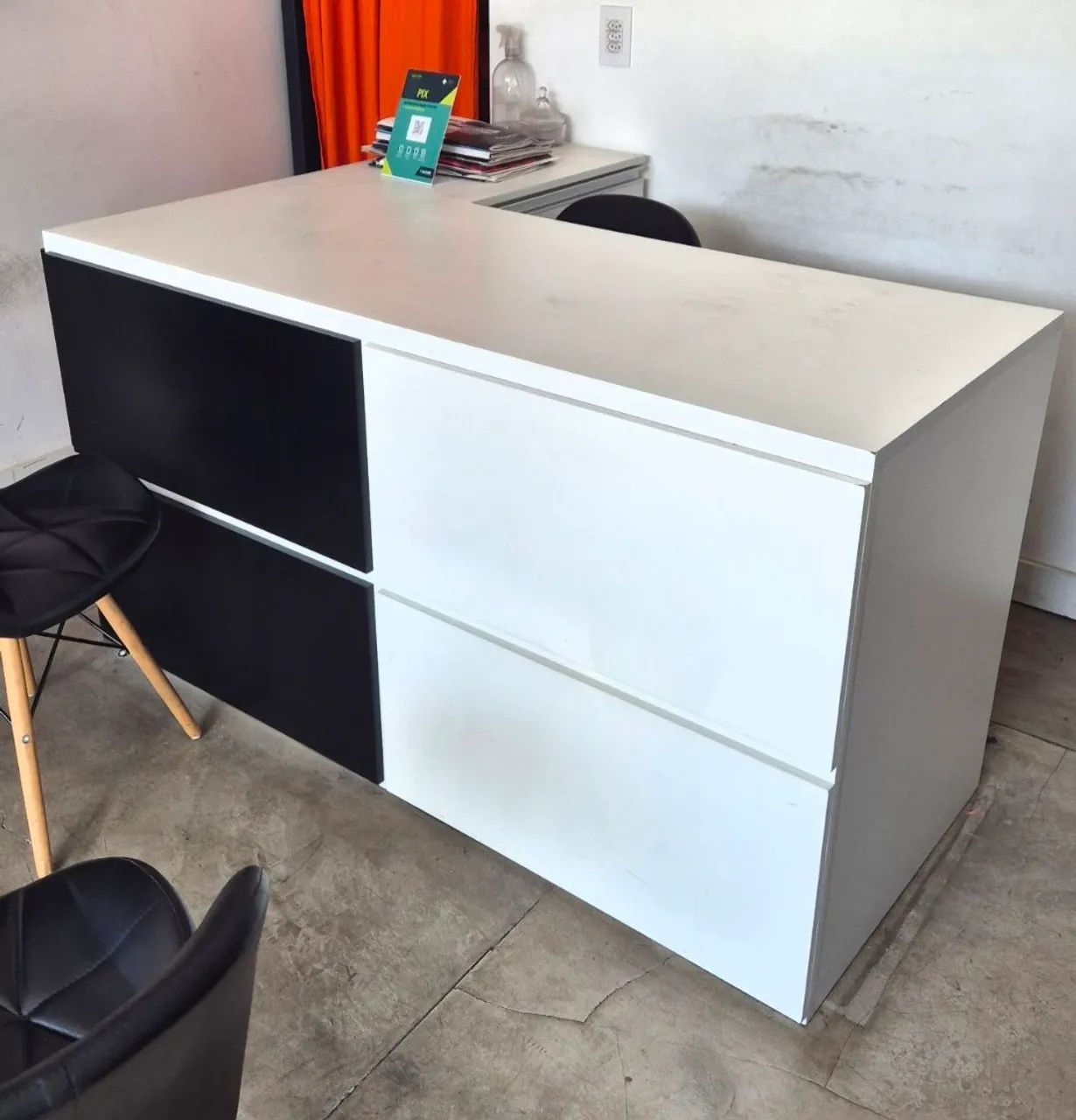Mesa para recepção em MDF