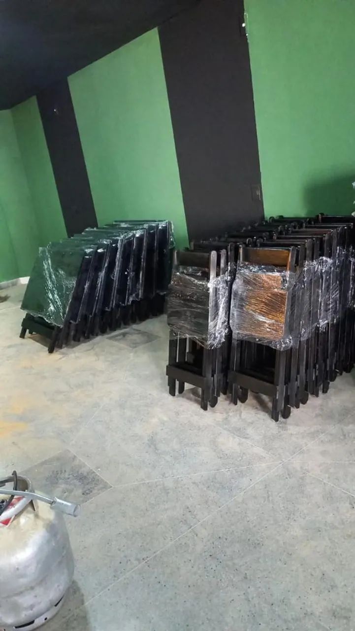Kit mesa e cadeiras dobráveis 