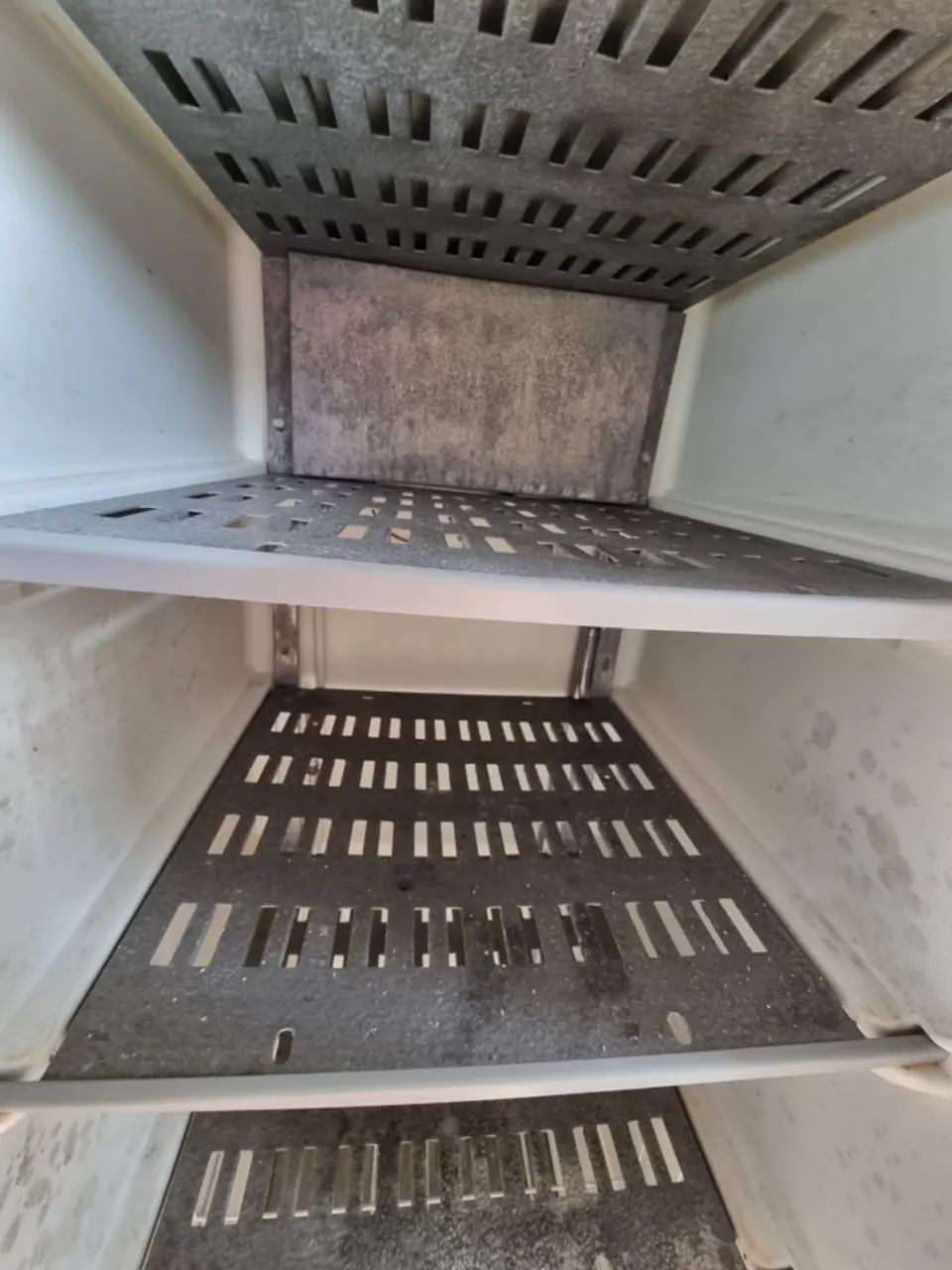 Freezer Vertical Electrolux modeloF210 com 200 litros 127 volts funcionando 100% - Foto 4