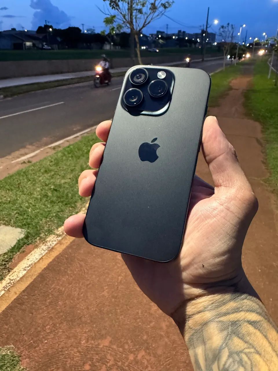 IPhone 16 pro 128 GB  - Foto 5