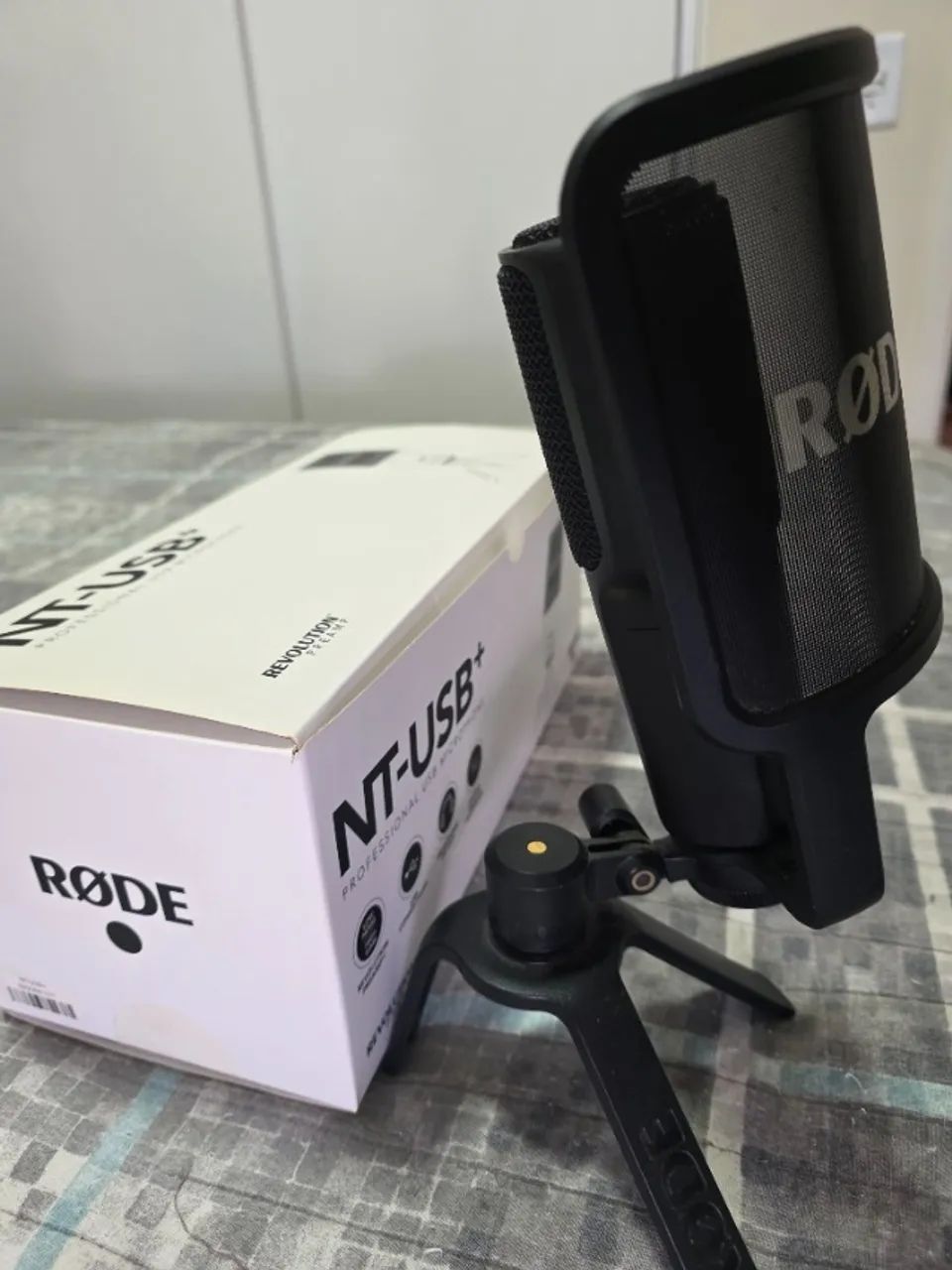 Microfone Røde NT-USB+ (Plus) USB-C Profissional + Suporte de Mesa e Cabo Original - Foto 3