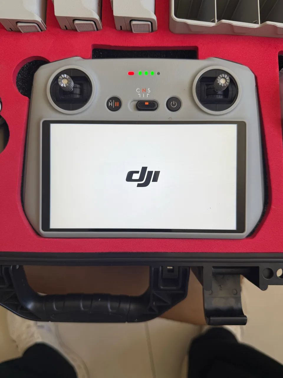DJI Mini 3 Pro Fly More Combo + Controle DJI RC (com Tela) - Estado de Novo - Foto 4