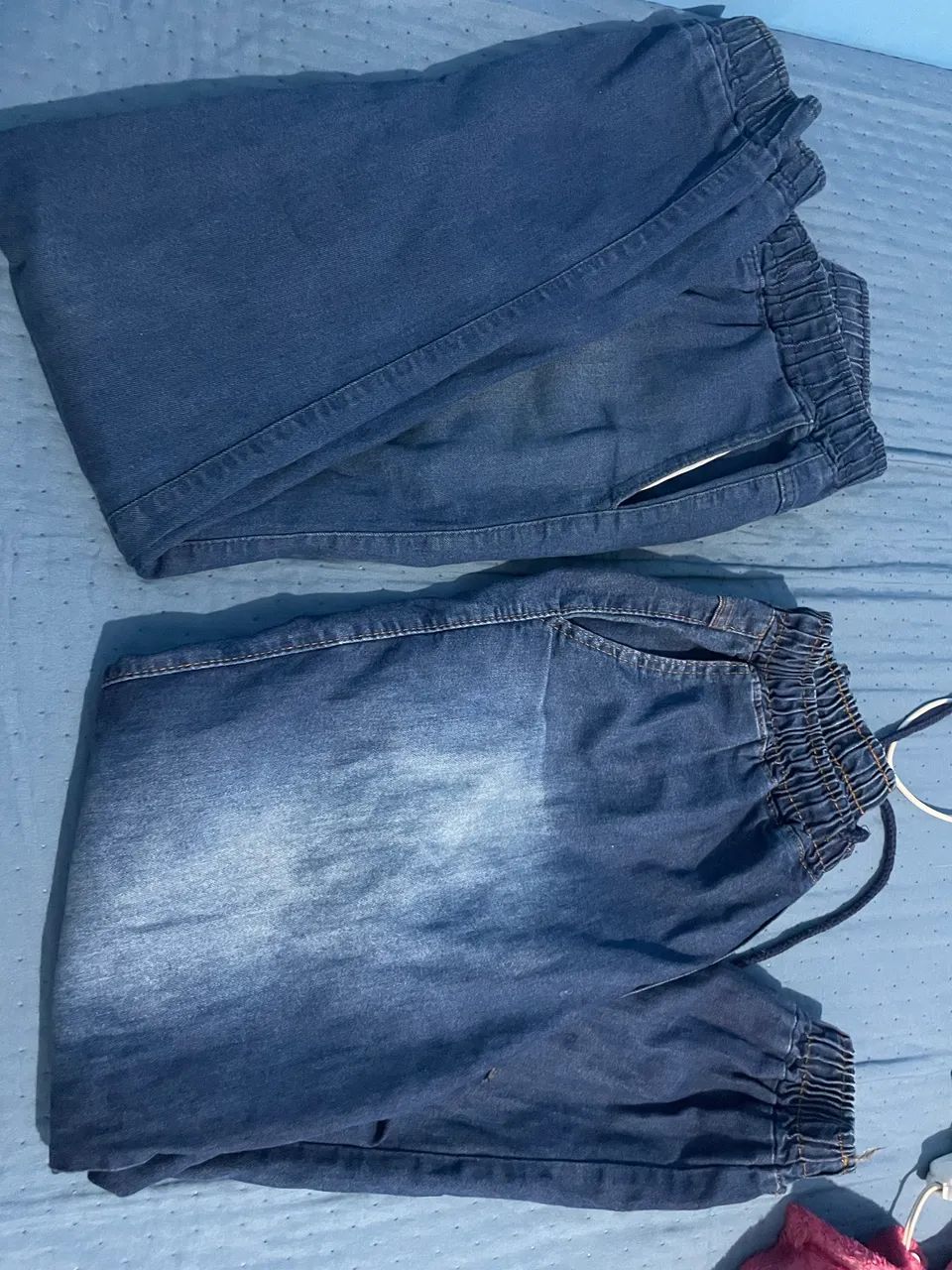 Duas calça M em ótimo estado
