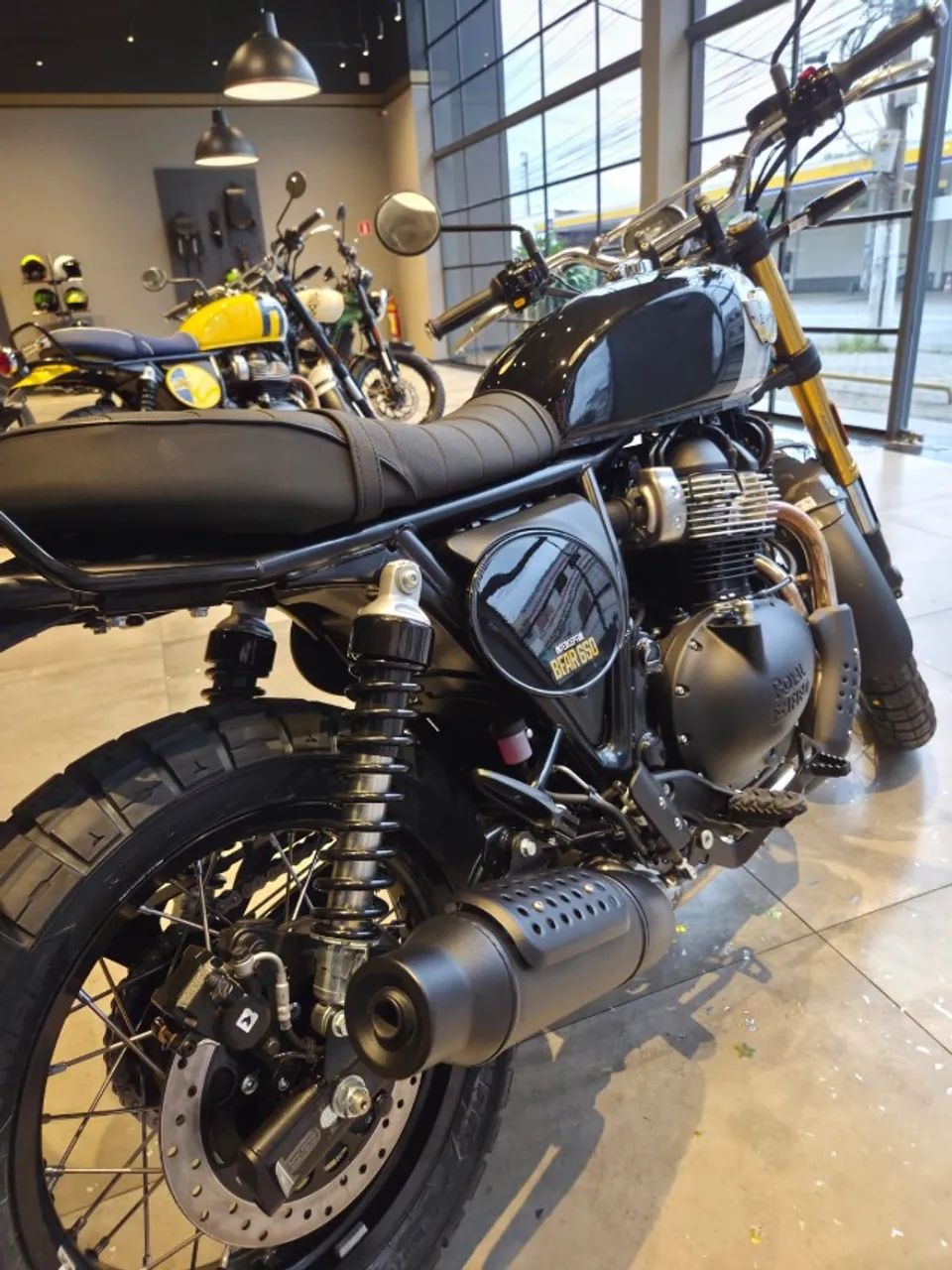 AM -INTERCEPTOR BEAR 650cc GOLDEN SHADOW - Foto 4