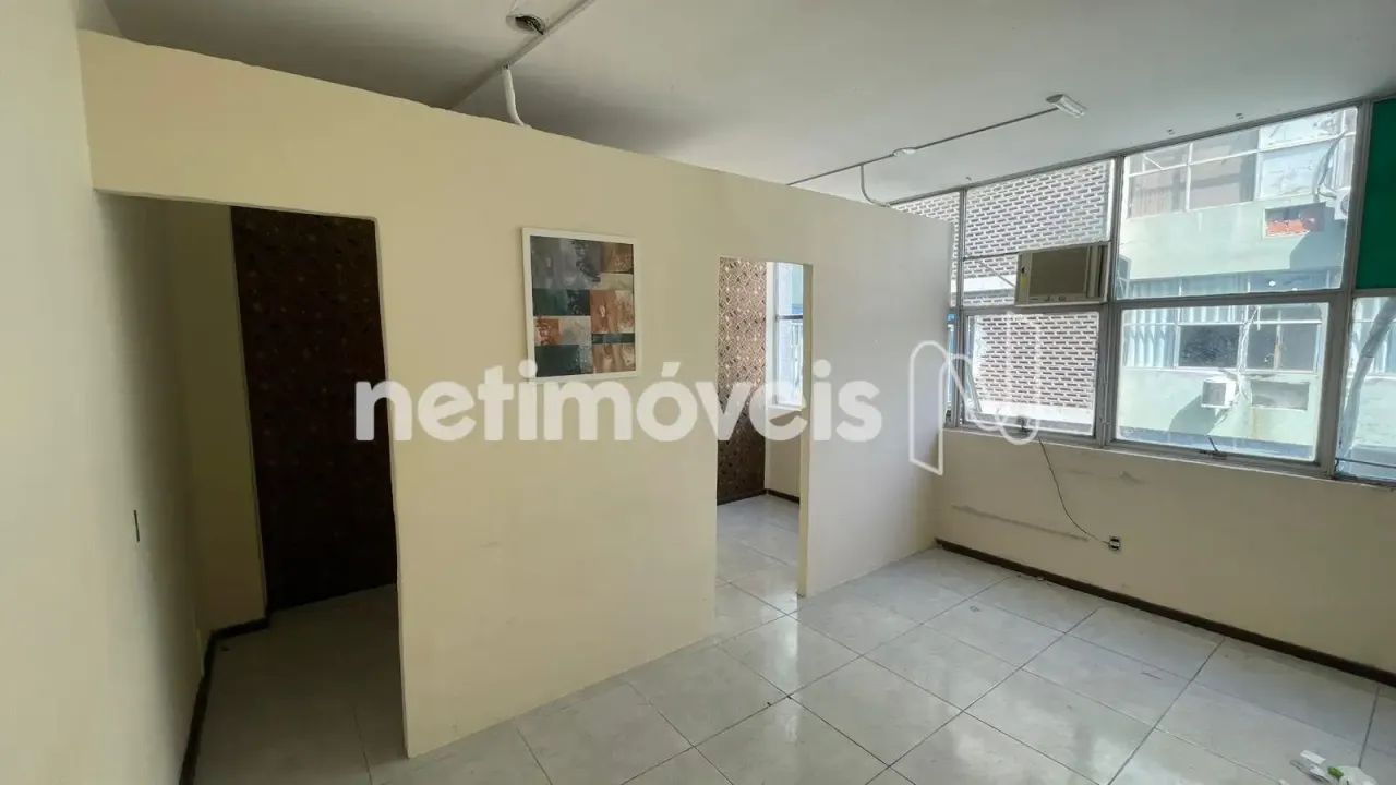 Sala comercial com 6 ambientes  Av. Sete de Setembro | 28 m²; | Venda e Locação