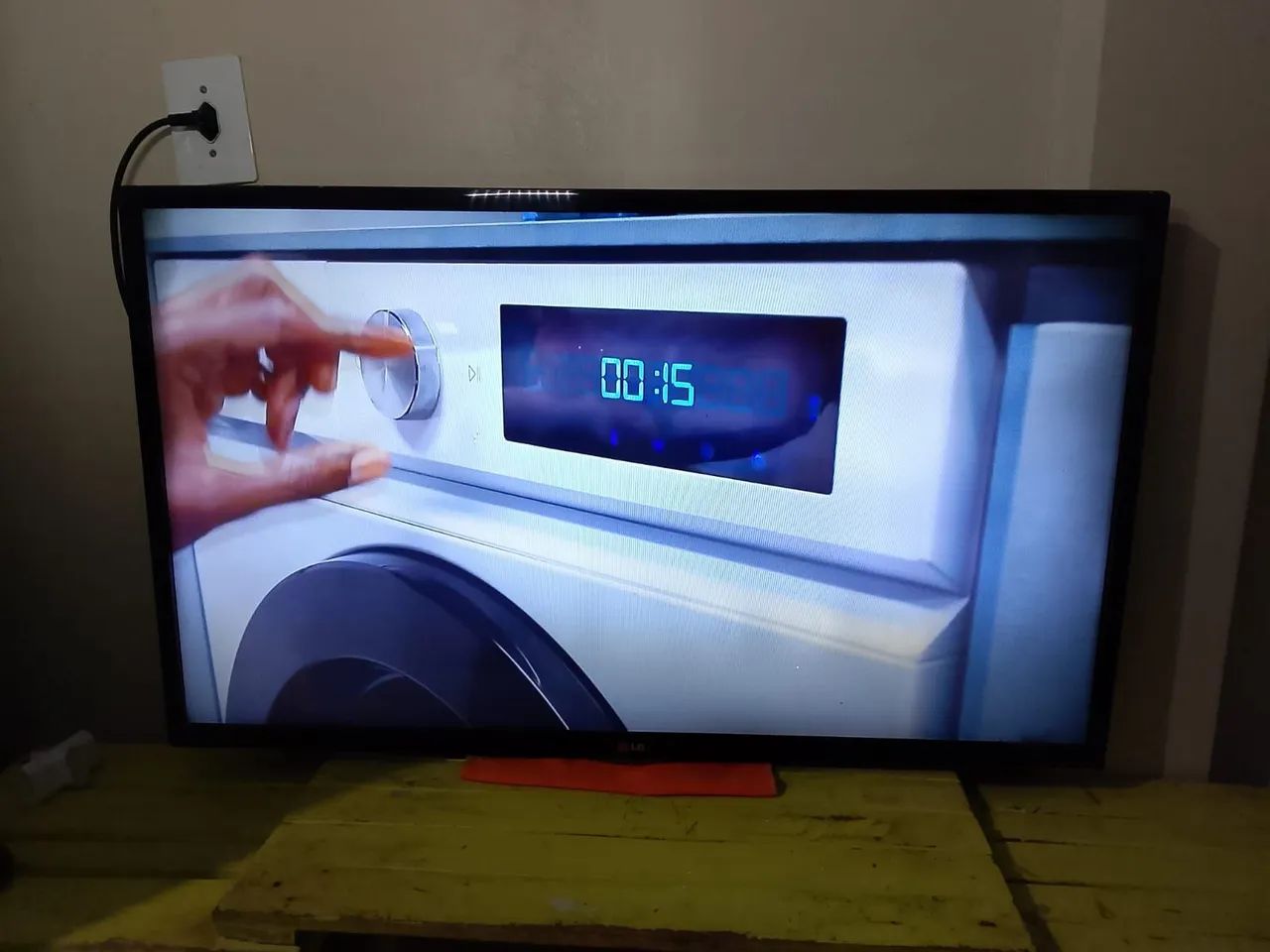 Tv de 43 polegadas, funcionando tudo perfeitamente acompanha controle, cabos. - Foto 2