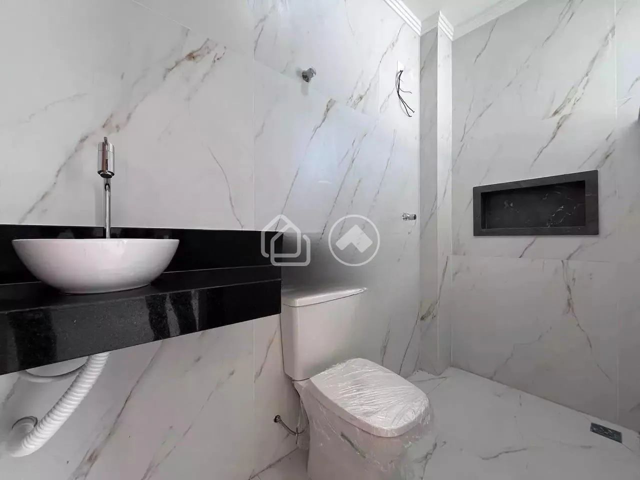 Casa Geminada Triplex de Alto Padrão no Planalto  3 Quartos, 4 Vagas! - Foto 11