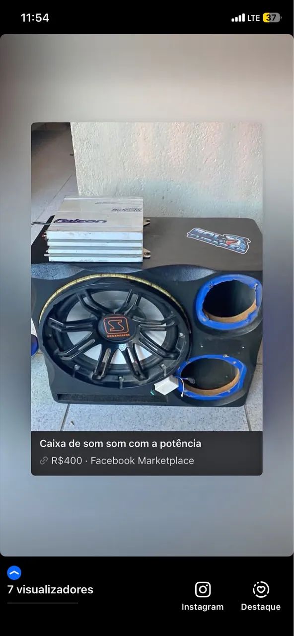 Caixa com fone e uma potência 