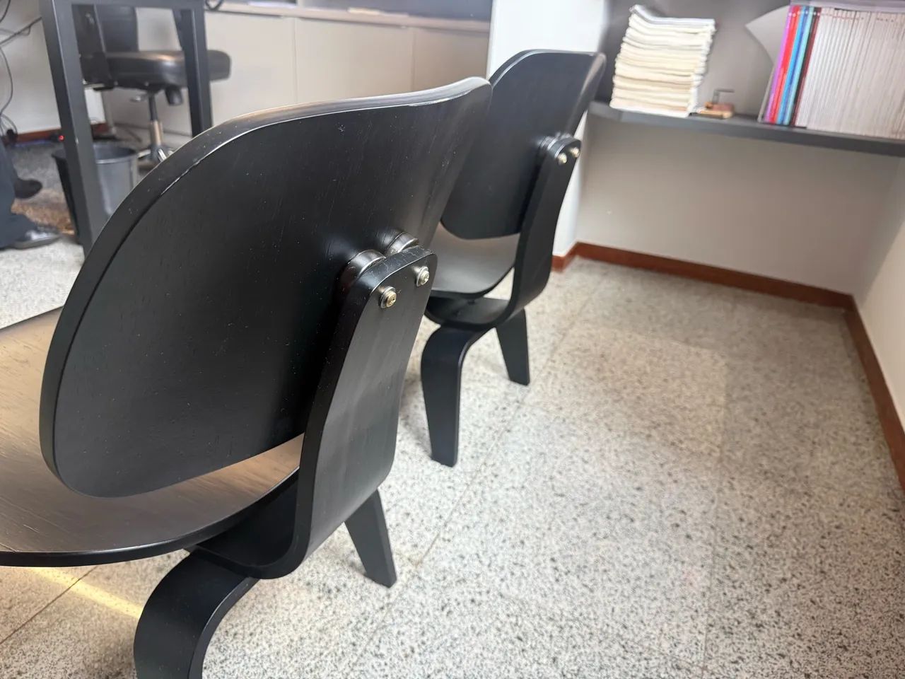 Cadeira Charles Eames LCW Preta - Foto 3