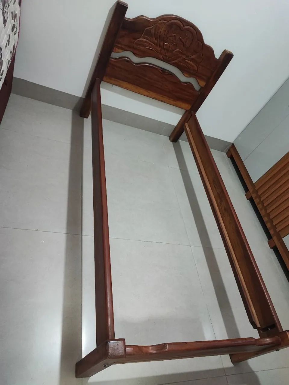 Cama de Solteiro em Madeira Maciça - Cabeceira Entalhada - Foto 4