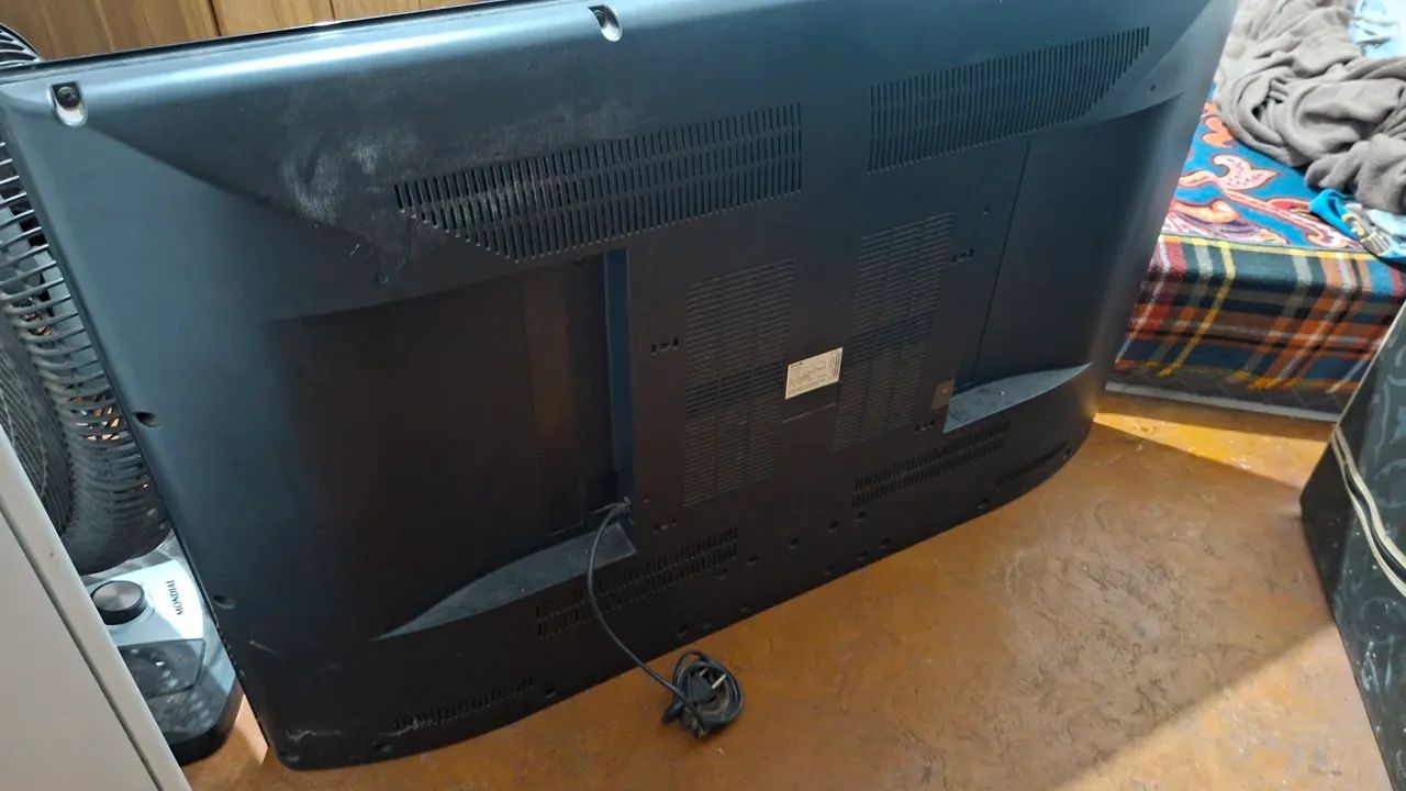 300$ - TV CCE 42" - Foto 3