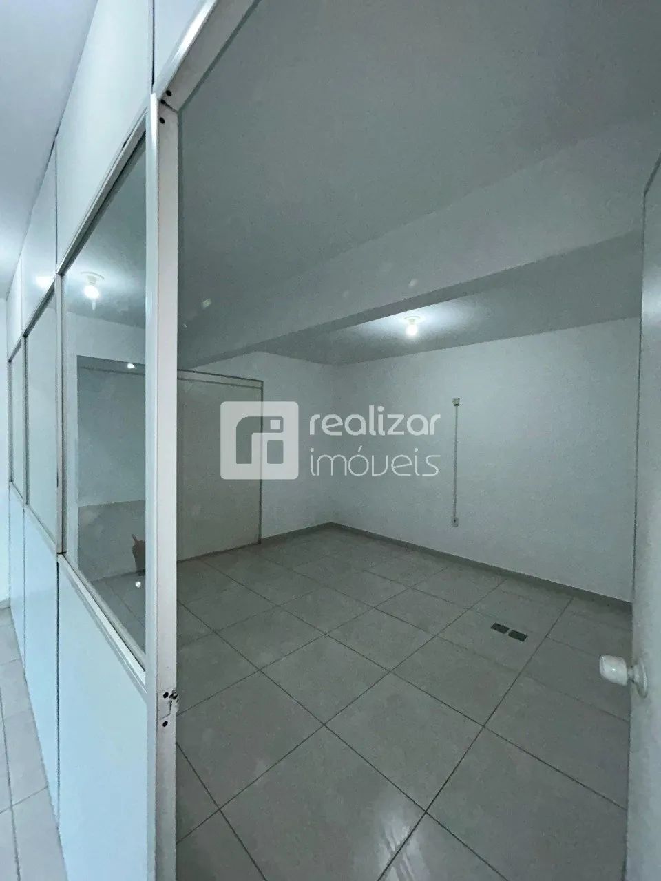 Sala Comercial para alugar 125m2 no bairro Coloninha - Florianópolis - Foto 2